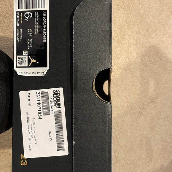 Air Jordan 1 Mid GS - Picture 6 of 7